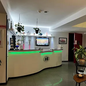 Betty Hotel